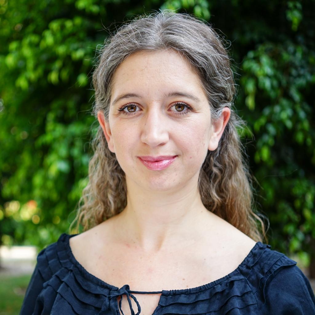 Headshot of Claudia Velarde Ponce de León