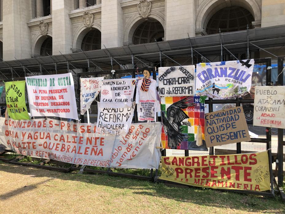 Protesta en Buenos Aires de organizaciones sociales, sindicales y pueblos indígenas de Jujuy