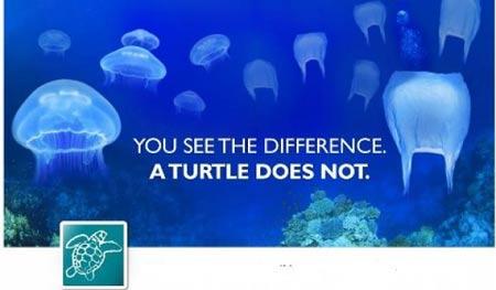 Foto: Campaña contra la contaminación de mares por bolsas plásticas. Fuente: http://www.debordieuscute.org)