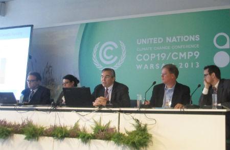 Foto: El panel del evento sobre HCF y emisiones de metano en la COP19. Crédito: Andrea Rodríguez
