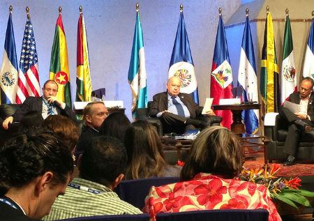 Photo: Dialogue between José Miguel Insulza, secretary-general of the OAS, and civil society representatives. Credit: Astrid Puentes.