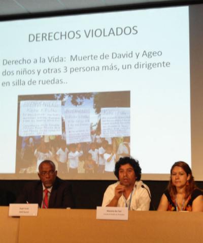 Photo: Máximo Ba Tiul (p) describes the case of Santa Rita project in Guatemala. Credit: Víctor Quintanilla.