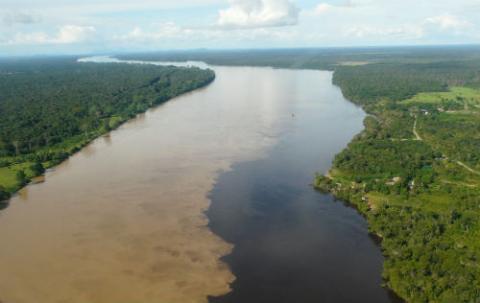Foto: Desembocadura del río Inírida, sobre el río Guaviare, inicio de la Estrella Fluvial del Sur. Crédito: Edwin Enrique Rincon Torres. Fuente: Ministerio de Comercio, Industria y Turismo de Colombia.