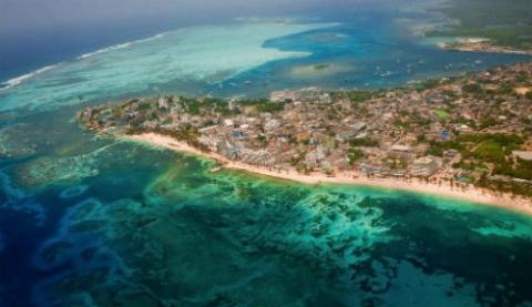 Photo: Aerial view of San Andres Island in the Colombian Caribbean.  Source: Ministry of Commerce, Industry and Tourism of Colombia.