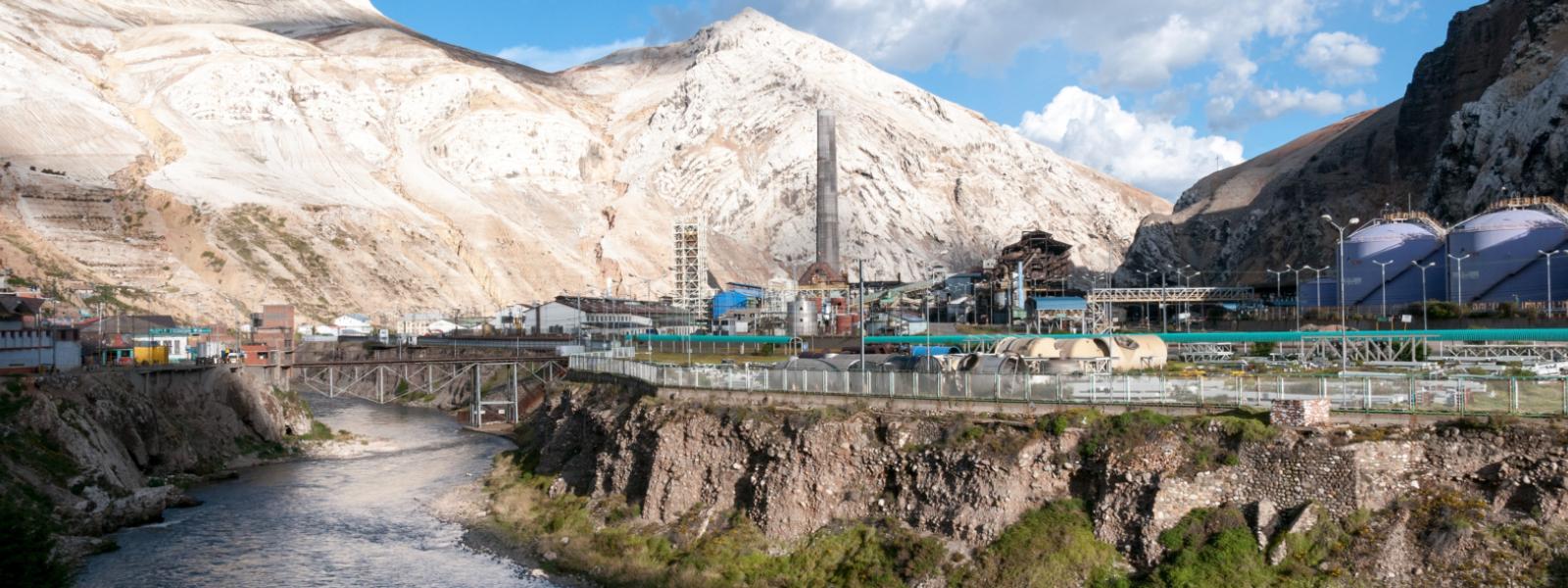Vista del complejo metalúrgico de La Oroya, Perú, en 2016
