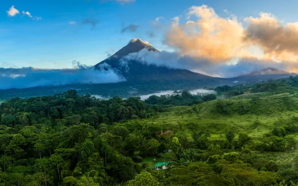 Vista panorámica del volcán Arenal en Costa Rica
