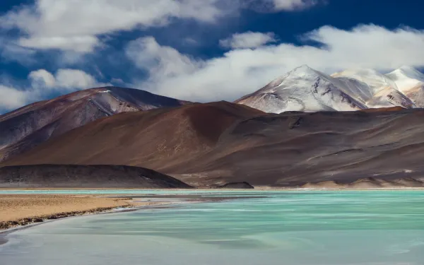 La laguna congelada en el Desierto de Atacama, Chile
