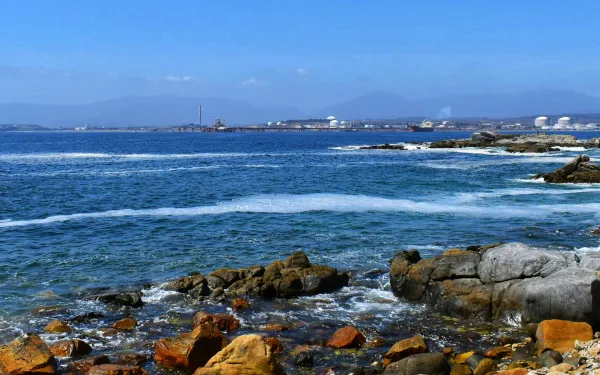 Playa en la bahía de Quintero, Chile