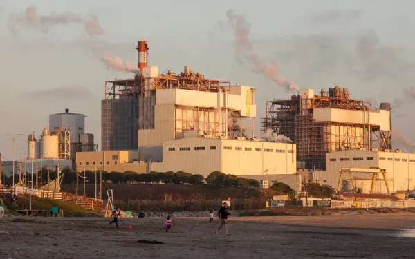 Termoeléctrica Ventanas en la Bahía de Puchuncaví, Chile