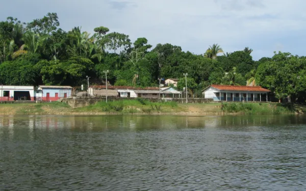 Comunidad ribereña en el río Xingú, Amazonía brasileña
