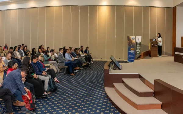 Diálogo académico sobre riesgos de presas de relaves en Ecuador.