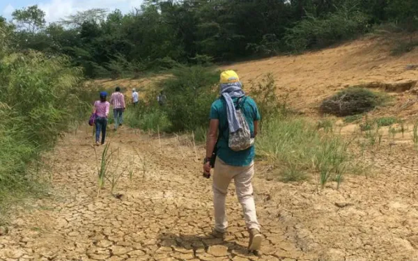 Un camino seco fue lo que dejó el desvío del arroyo Bruno en la Guajira, Colombia