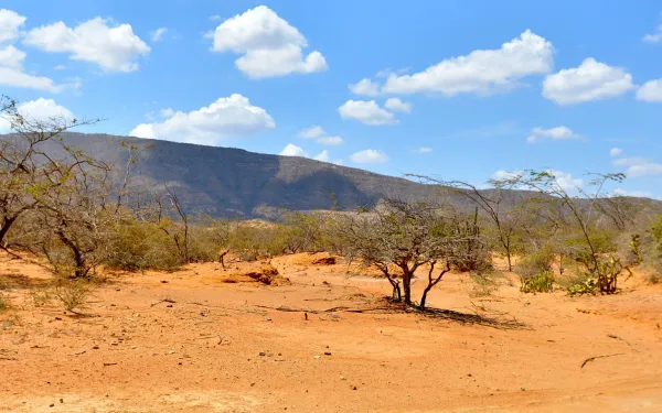 Paisaje desértico en La Guajira, Colombia.