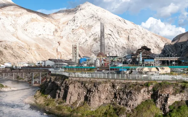 Vista del complejo metalúrgico de La Oroya, Perú, en 2016