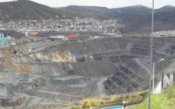 Photo: A mine in the city of Cerro de Pasco, Peru. Credit: María José Veramendi