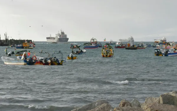 Barcos en el puerto de Quintero, Chile