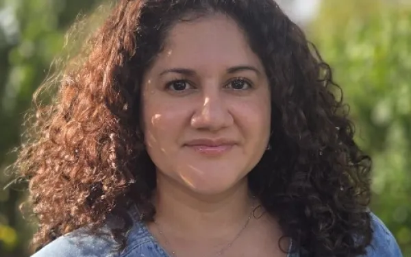 Headshot of Danielle Freire