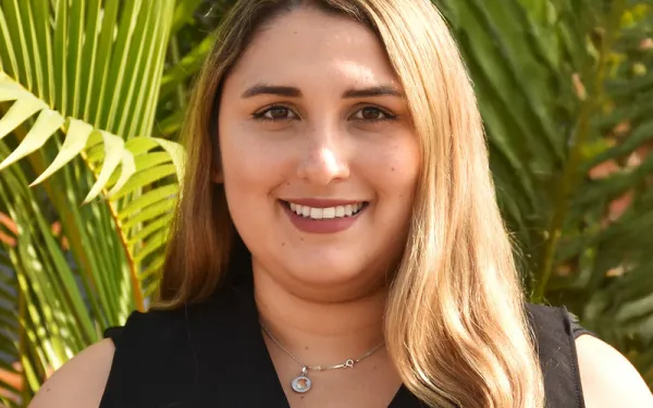 Headshot of Andrea Geraldine Vinatea Artola