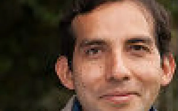 Headshot of Ariel Pérez Castellón