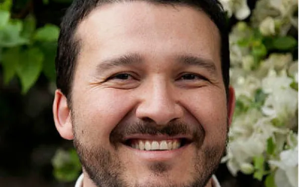 Headshot of Carlos Lozano Acosta