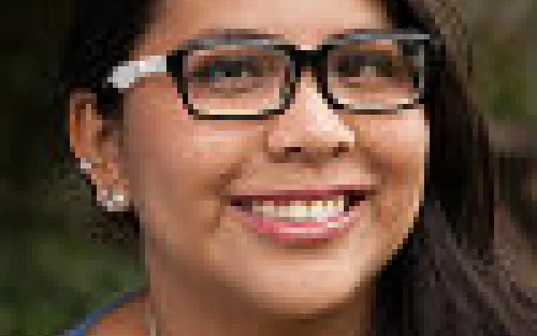 Headshot of Tania Paz