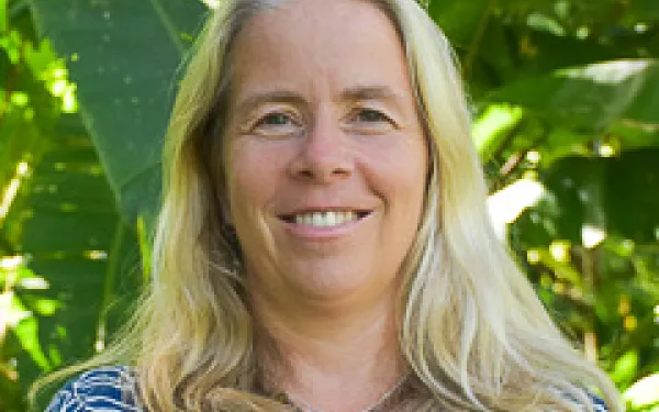 Headshot of Anna Cederstav