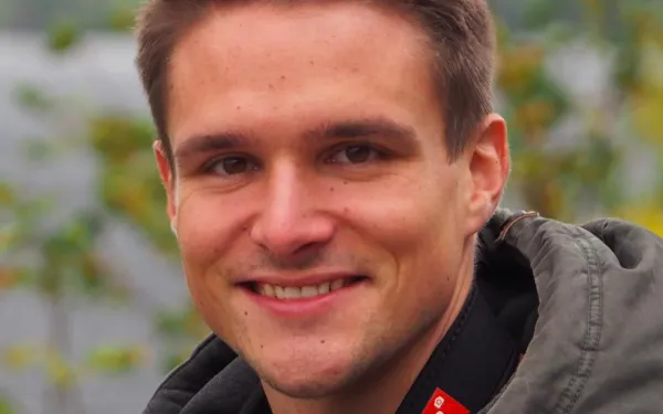 Headshot of Oliver Cook