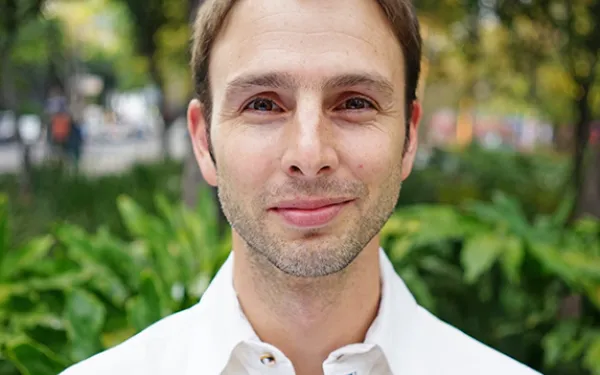 Headshot of Xavier Martínez