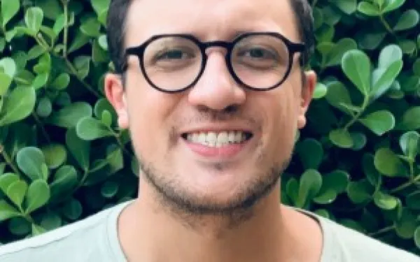 Headshot of Sebastián Abad Jara