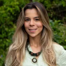 Headshot of Isabela Feijó